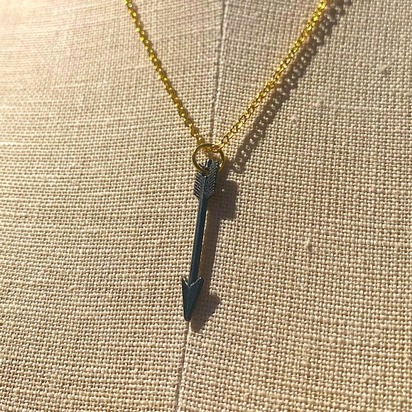 NWT Sterling Silver Plated Chain & Alloy Arrow Charm Necklace - Picture 2 of 16